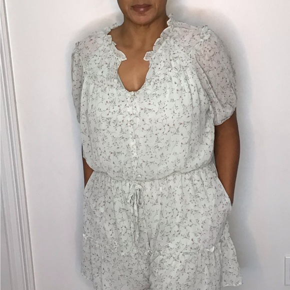 Green Ruffled Floral Romper with Puff Sleeves Women’s Size Medium, V-Neck - Picture 2 of 12